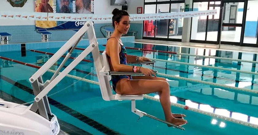 Специальные устройства для инвалидов в бассейне